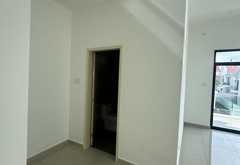 Jalan Mutiara Emas 2