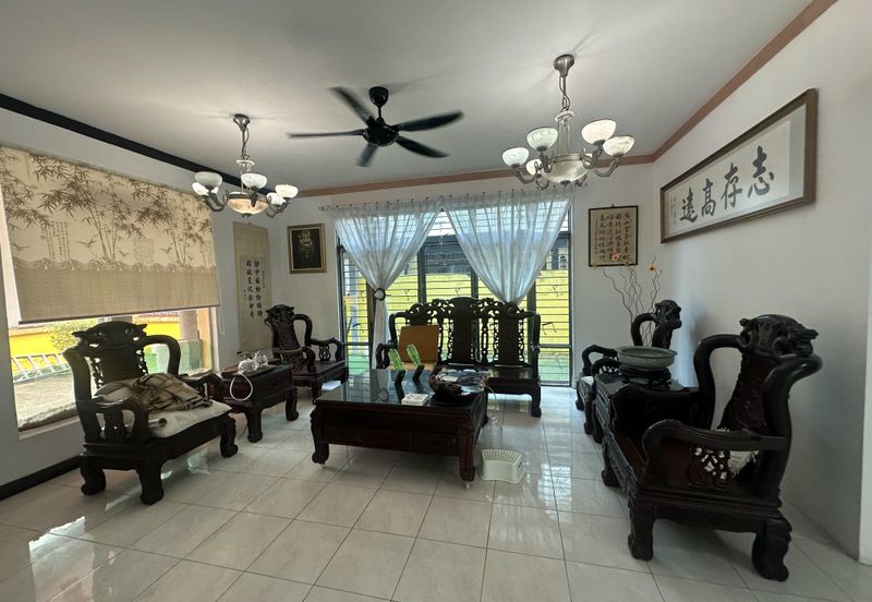 Jalan Austin Perdana 2/12