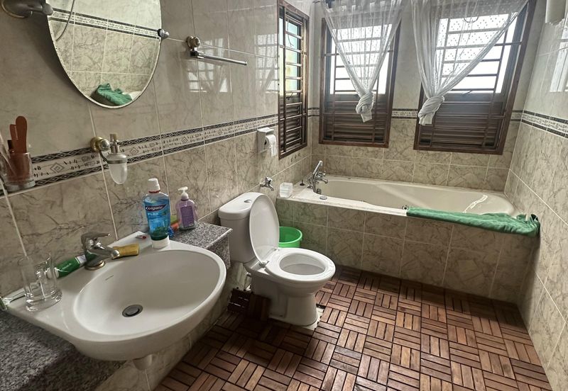 Jalan Austin Perdana 2/12