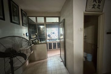 Jalan Austin Perdana 2/12