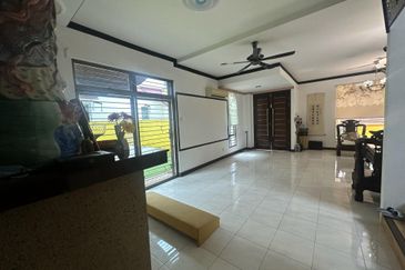 Jalan Austin Perdana 2/12