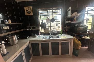 Jalan Austin Perdana 2/12