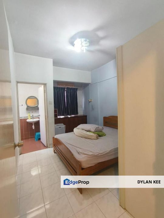 Apartment Putri Ria Bandar Baru Kota Putri Masai Three Bedrooms Fully Furnished, Johor, Masai