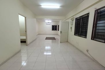 Bangunan Duta Impian (The Embassy Suites)