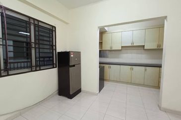 Bangunan Duta Impian (The Embassy Suites)