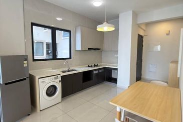 Baypoint @ Country Garden Danga Bay