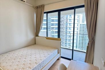 Baypoint @ Country Garden Danga Bay