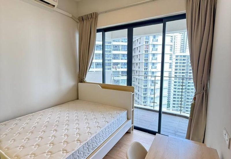 Baypoint @ Country Garden Danga Bay