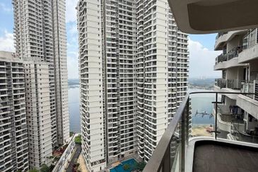 Baypoint @ Country Garden Danga Bay