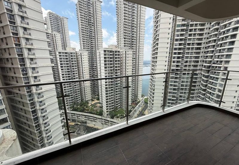 Baypoint @ Country Garden Danga Bay