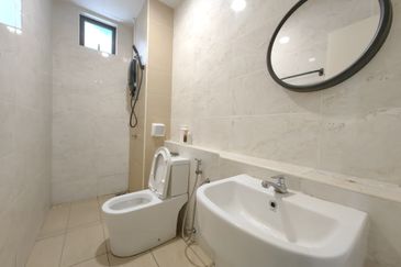 D'Summit Residences @ Kempas Utama