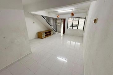 Taman Sri Muhibah @ Kulai / Double Storey Low Cost Terrace House