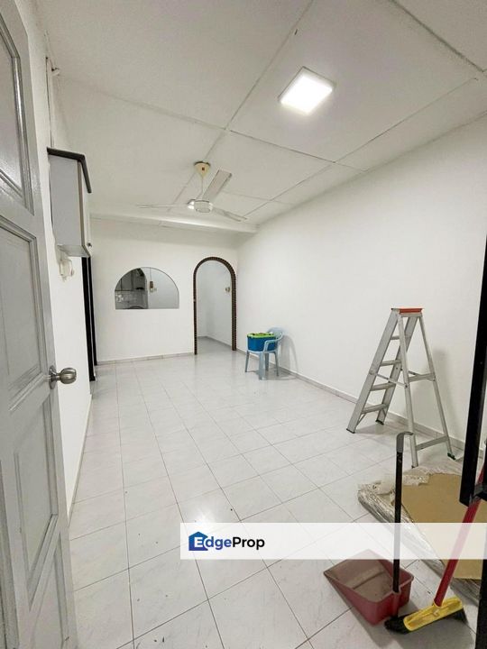 Taman Universiti, Jalan Pertanian /Single Storey Low Cost House EndLot with Land, Johor, Skudai