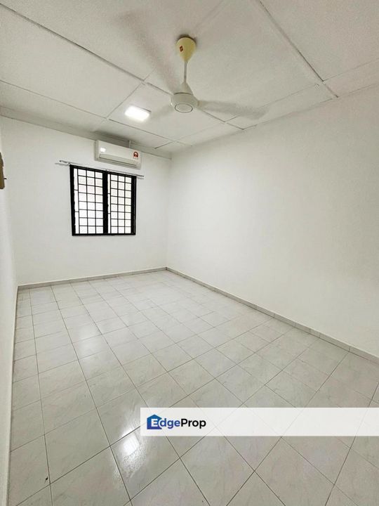 Taman Universiti, Jalan Pertanian /Single Storey Low Cost House EndLot with Land, Johor, Skudai