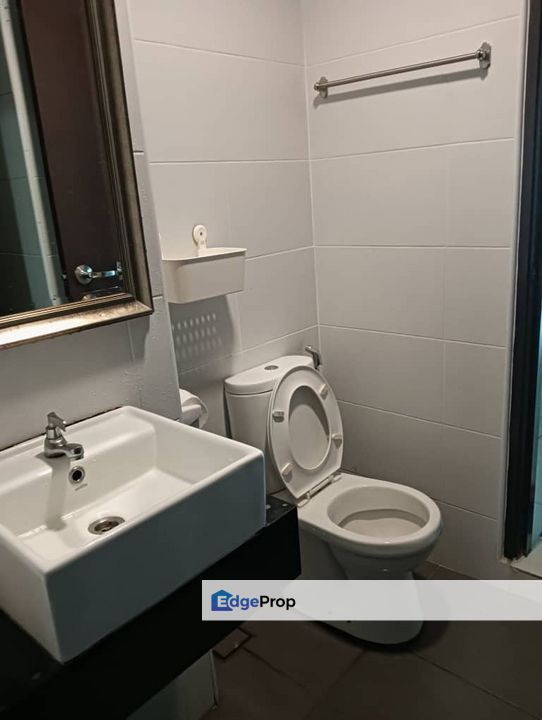 KSL Residence @ Taman Daya /Room for Rent with aircond -Private Bathroom /Include Utility &Wifi, Johor, Johor Bahru