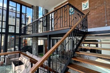 Cube On Hill ( Taman Bukit Pulai )