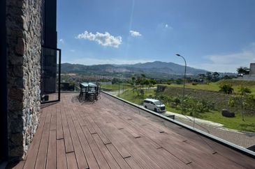 Cube On Hill ( Taman Bukit Pulai )