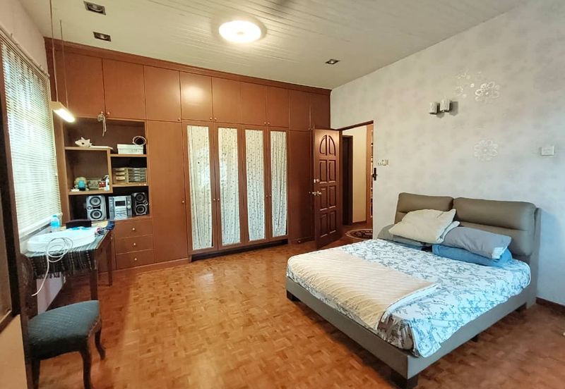 Stulang Laut / Darat