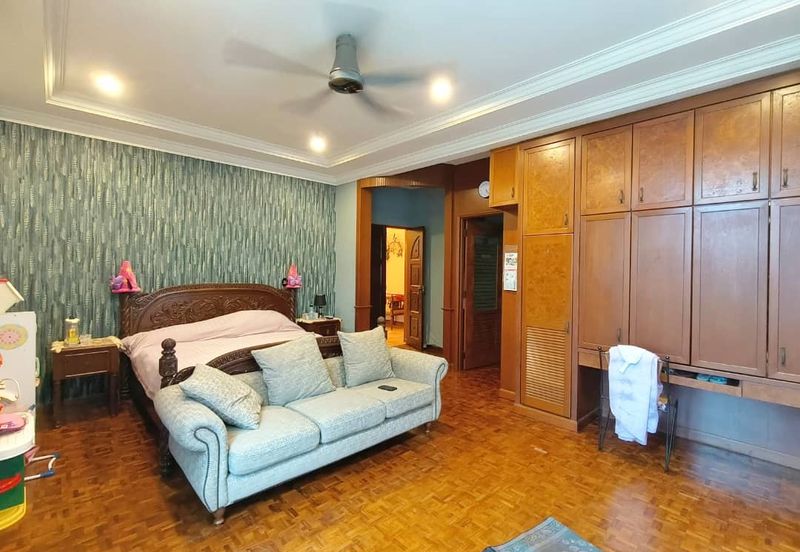 Stulang Laut / Darat