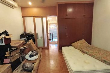 Stulang Laut / Darat