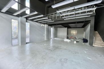 Pusat Perdagangan Danga Utama