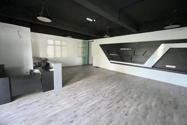 Pusat Perdagangan Danga Utama