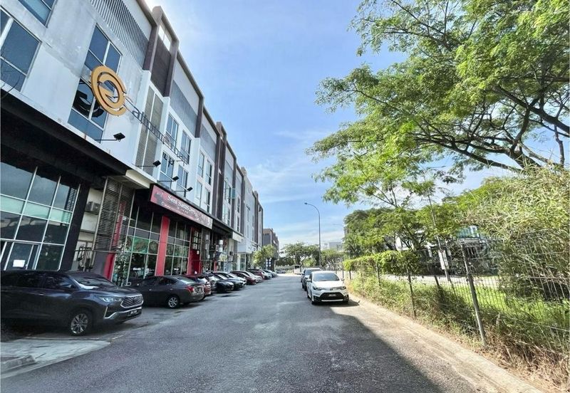 Pusat Perdagangan Danga Utama