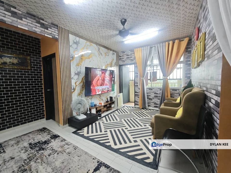 Villa Krystal Bandar Selesa Jaya Low Floor Unit Four Bedrooms Partial Furnished, Johor, Skudai