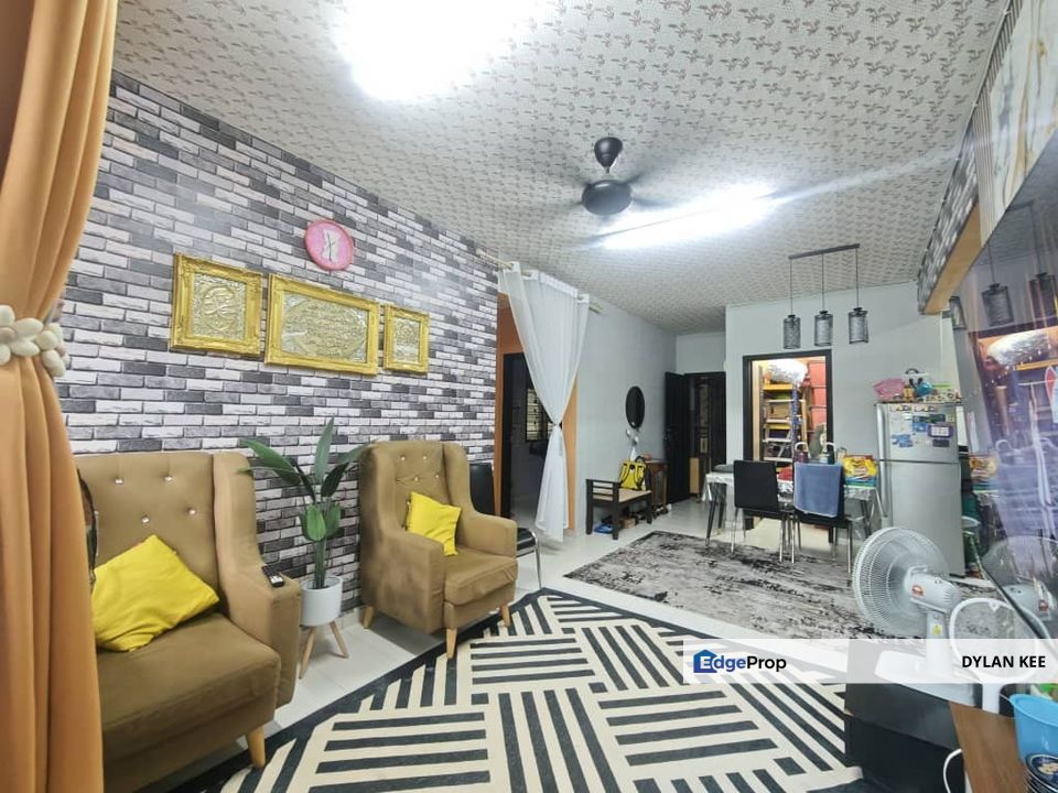 Villa Krystal Bandar Selesa Jaya Low Floor Unit Four Bedrooms Partial Furnished, Johor, Skudai