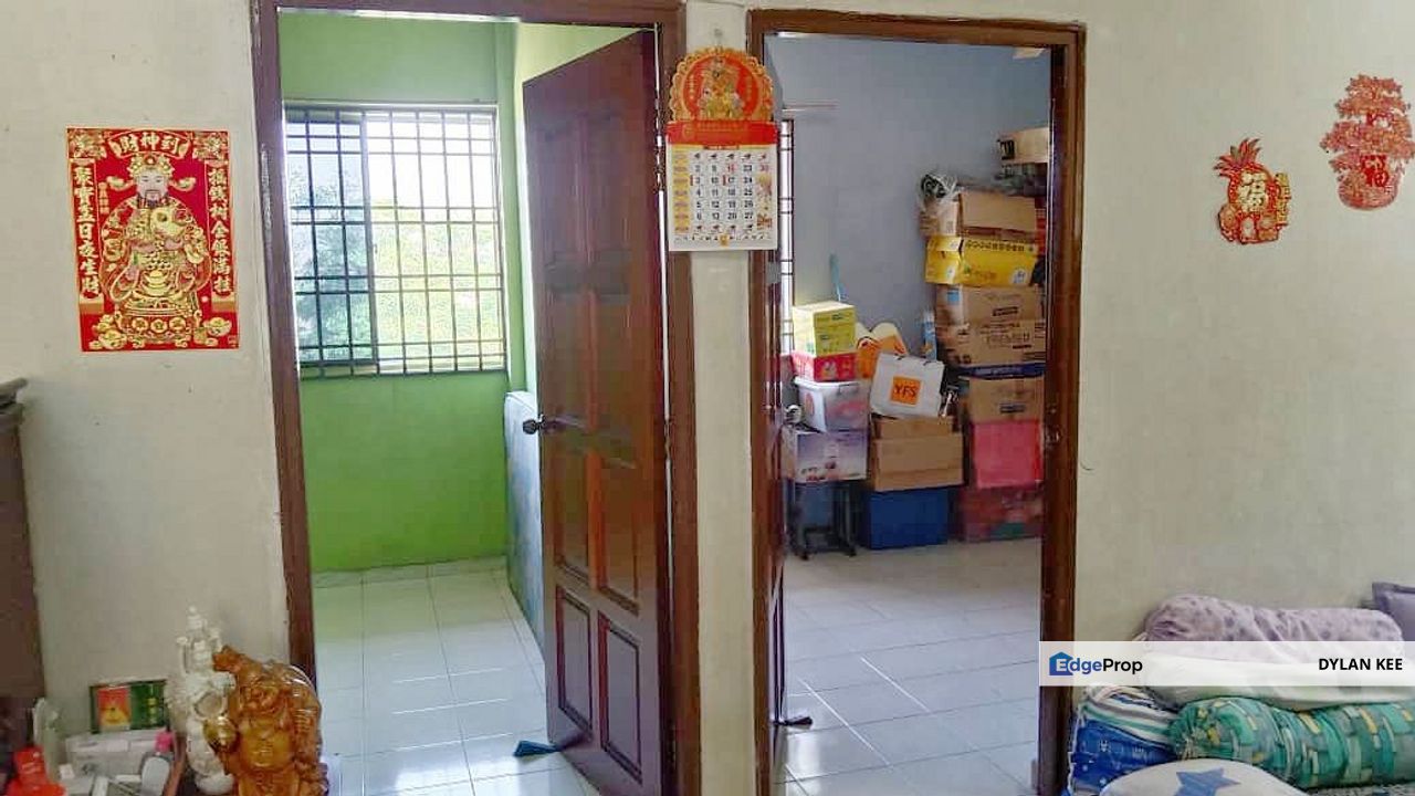 Taman Daya Johor Bahru Low Cost Flat Two Bedrooms, Johor, Johor Bahru