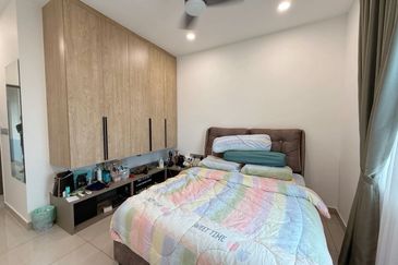 SKS Habitat Apartment, Larkin