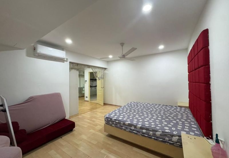 Bangunan Duta Impian (The Embassy Suites)