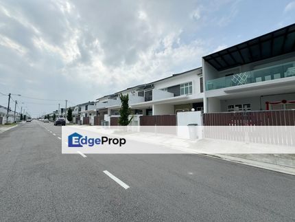 Full Loan Double Storey House For Sale Jalan Wau Merak @ Bandar Layangkasa, Pasir Gudang, Johor, Pasir Gudang