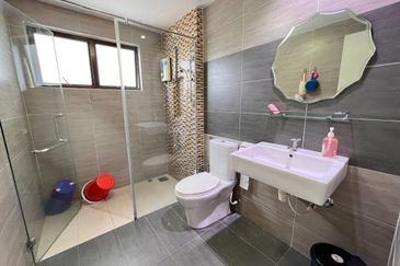 Ujana Executive Apartment