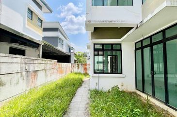 Taman Nusa Duta 3 Double Storey Semi-D House for Sale