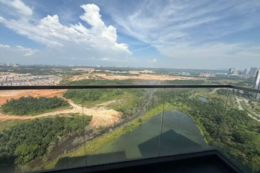 D\'Pristine @ Medini