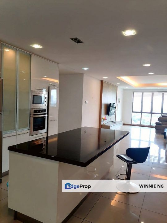 super cheap and nice unit for sale at molek pine 2, low density, Johor, Johor Bahru