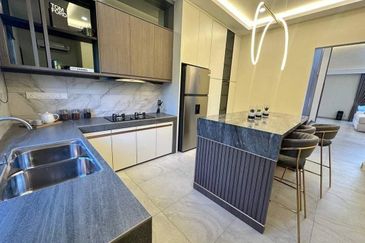 BOTANI 2.5-STOREY LUXURY SEMI-DETACHED HOUSE