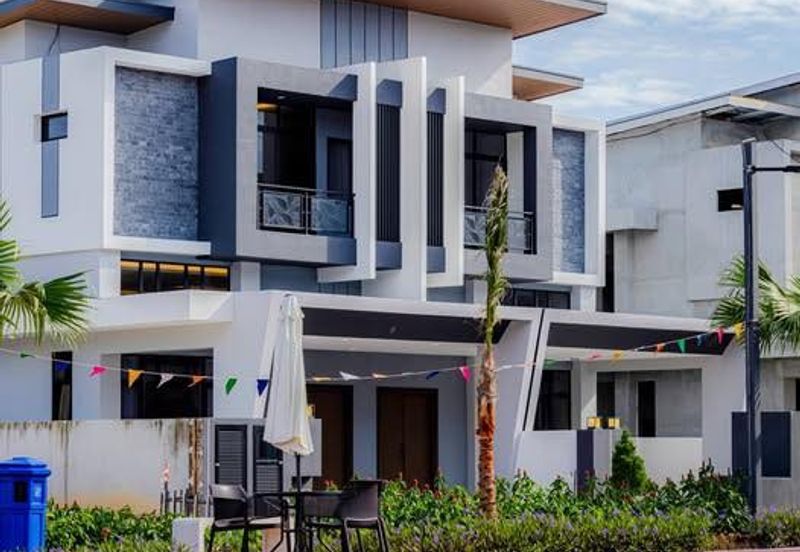 BOTANI 2.5-STOREY LUXURY SEMI-DETACHED HOUSE