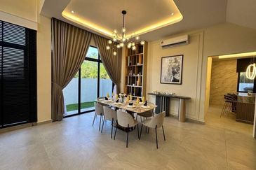 BOTANI 2.5-STOREY LUXURY SEMI-DETACHED HOUSE