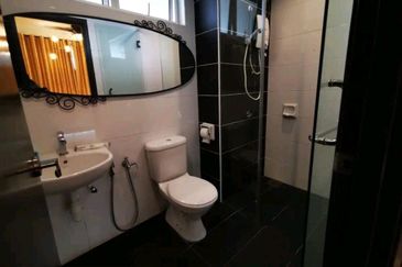 THE MAJESTIC (IMPERIAL & MAJESTIC)