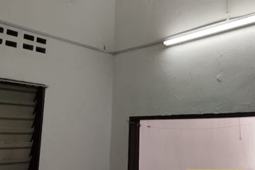 Jalan Pasir Puteh, Station 18