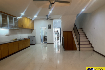 FLORA TROPIKA (THE THOMPSON)