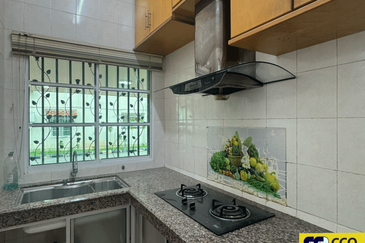 FLORA TROPIKA (THE THOMPSON)