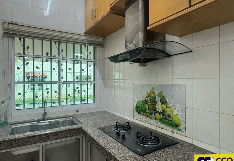 FLORA TROPIKA (THE THOMPSON)