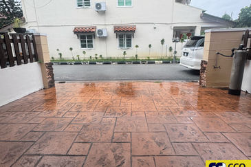 FLORA TROPIKA (THE THOMPSON)