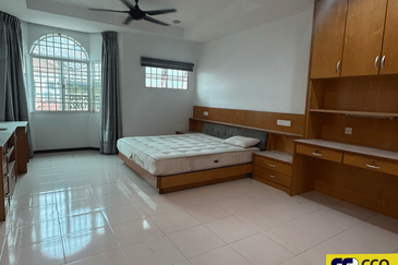 FLORA TROPIKA (THE THOMPSON)