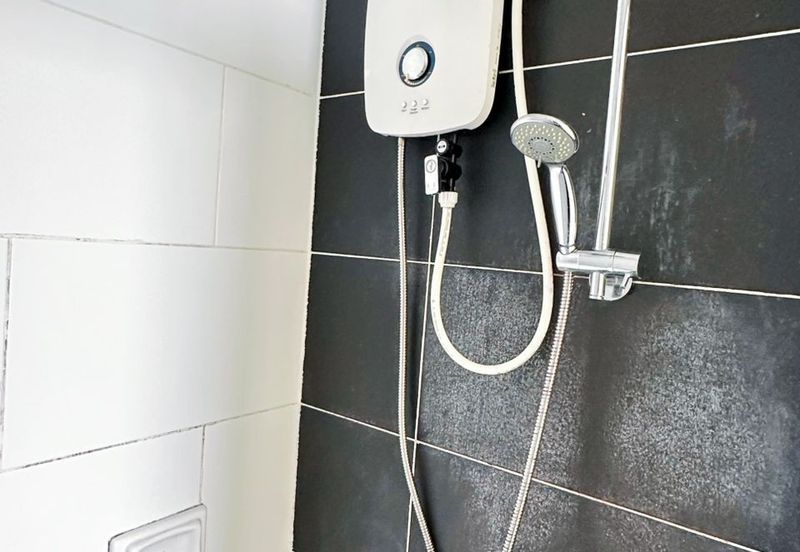 THE MAJESTIC (IMPERIAL & MAJESTIC)