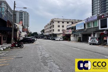 Persiaran Greenhill, Kampung Jawa