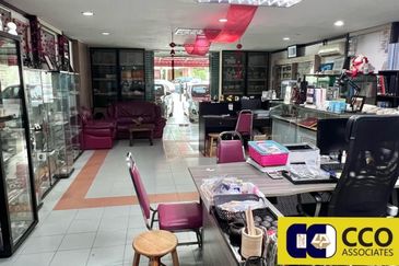 Persiaran Greenhill, Kampung Jawa